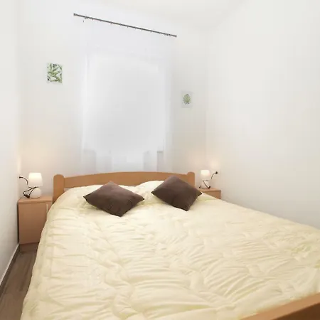 Holiday home House Valtura 1831 Liznjan